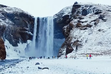 Nụ hôn với “người đẹp gợi cảm nhất màn ảnh nhỏ” không... dễ chịu