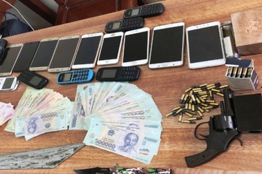 Triệt phá sới bạc có sử dụng súng