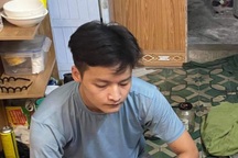 Hà Nội: "Hot boy" trồng cần sa trong nhà để bán cho khách