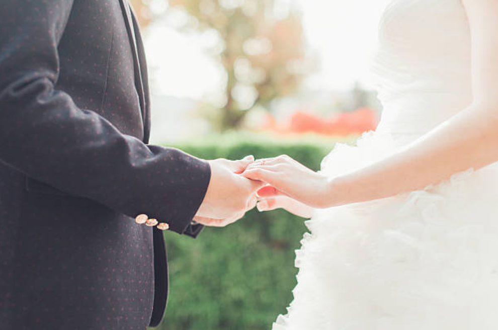 Hôn nhân là đảo ngọc hay nấm mồ của tình yêu? - 1 Hôn nhân là đảo ngọc hay nấm mồ của tình yêu? - 1