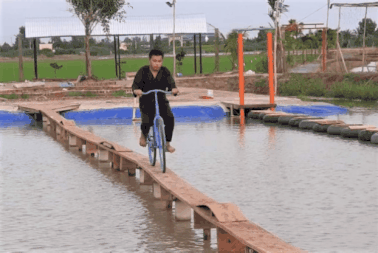 Về xứ "Công tử Bạc Liêu"... ngắm hoa bạt ngàn, bơi xuồng, chống bè ao tôm