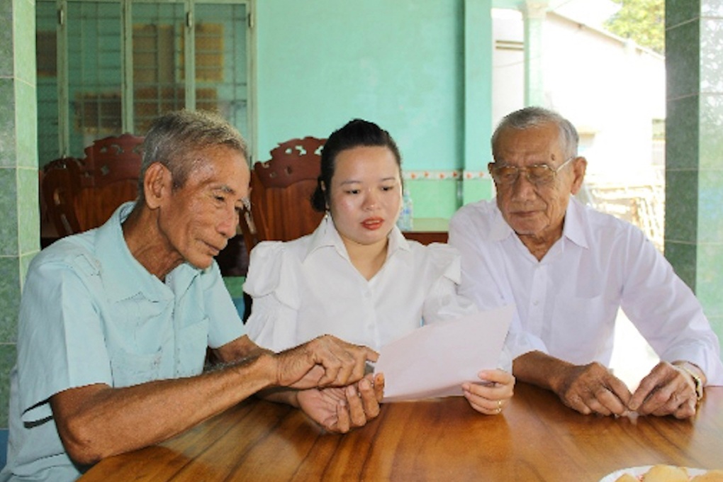 Những bóng hồng cử nhân ở miền Tây viết đơn xin khoác màu áo lính - 5 Những bóng hồng cử nhân ở miền Tây viết đơn xin khoác màu áo lính - 5