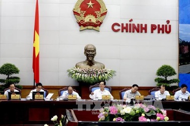 Bảo hiểm chịu cả tiền chi lương cho y bác sĩ