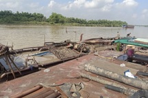 Công an Hải Dương phát hiện 2 tàu khai thác cát trái phép