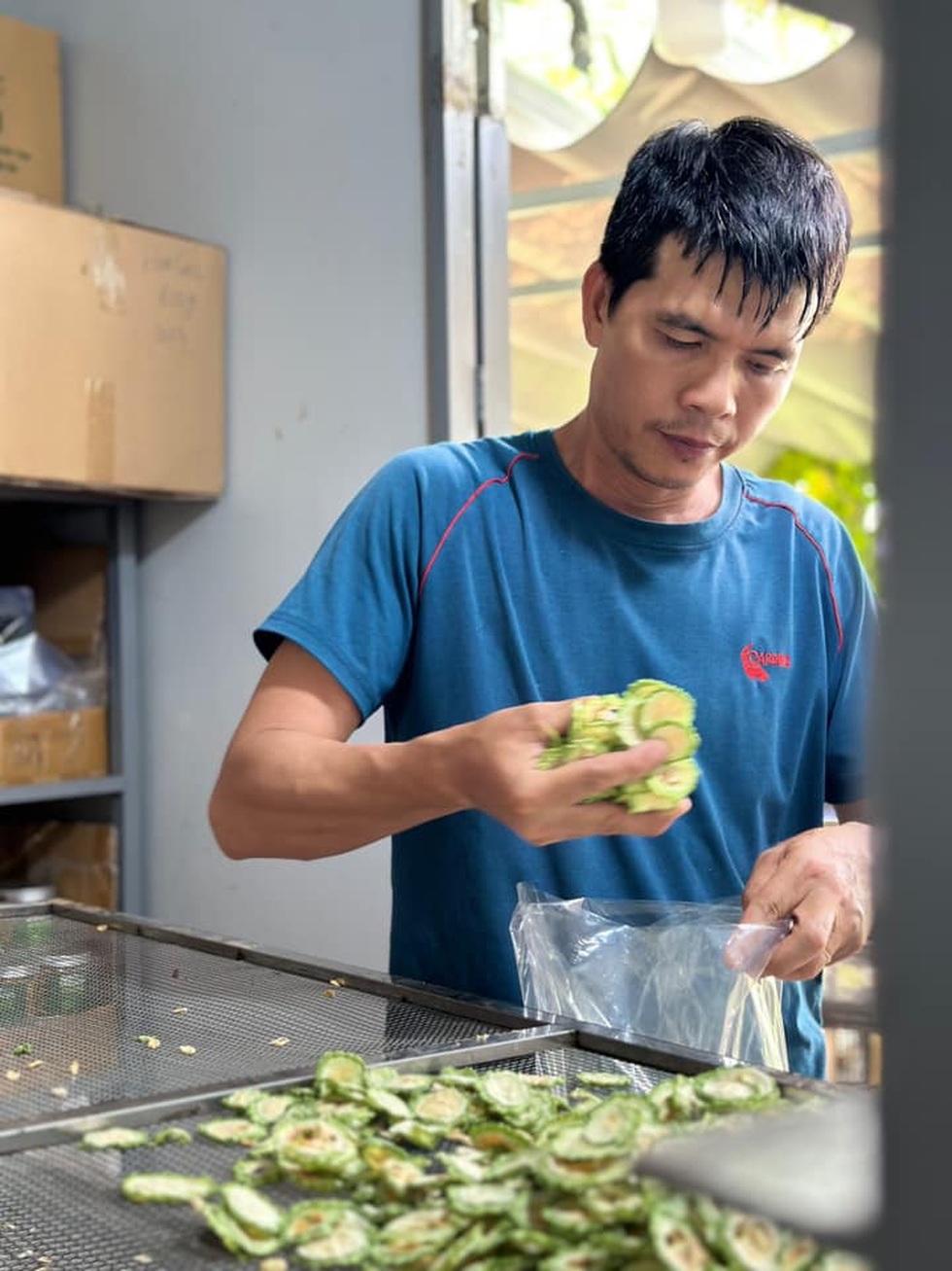 Vợ chồng tiến sỹ về quê làm nông dân, bán 5 tấn nông sản/tháng - 5