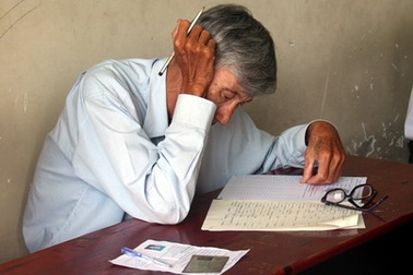 Hình ảnh thí sinh 69 tuổi thi cao học