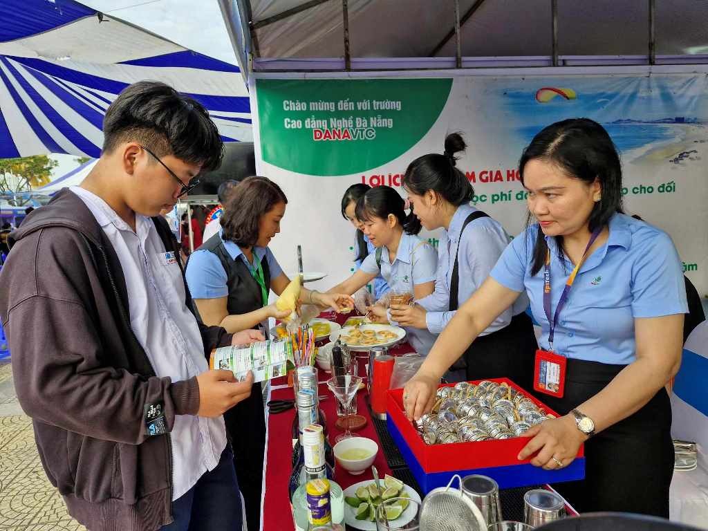anh 4.jpg anh 4.jpg