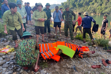 Lãnh đạo trạm bảo vệ rừng bị nước cuốn trôi lúc đi tuần tra