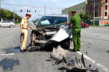 Tai nạn liên hoàn giữa 3 ô tô, nhiều người may mắn thoát nạn