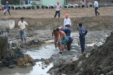 Vỡ đường ống nước, TPHCM mất nước diện rộng