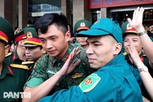 "Cơn sốt Lê Hoàng Hiệp": Khi người lính bị biến thành thần tượng giải trí