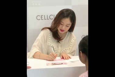 "Bà bầu" Kim Tae Hee xinh đẹp tại sự kiện