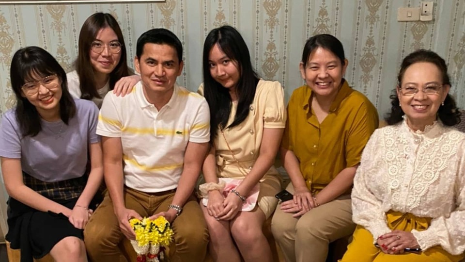 Kiatisuk lễ chùa cầu may trước khi cầm quân tại V-League - 8 Kiatisuk lễ chùa cầu may trước khi cầm quân tại V-League - 8