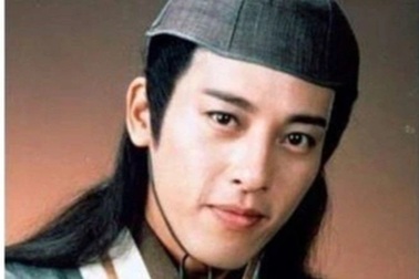 "Lệnh Hồ Xung đẹp nhất màn ảnh" phải cấp cứu vì viêm phổi, sụt 17kg