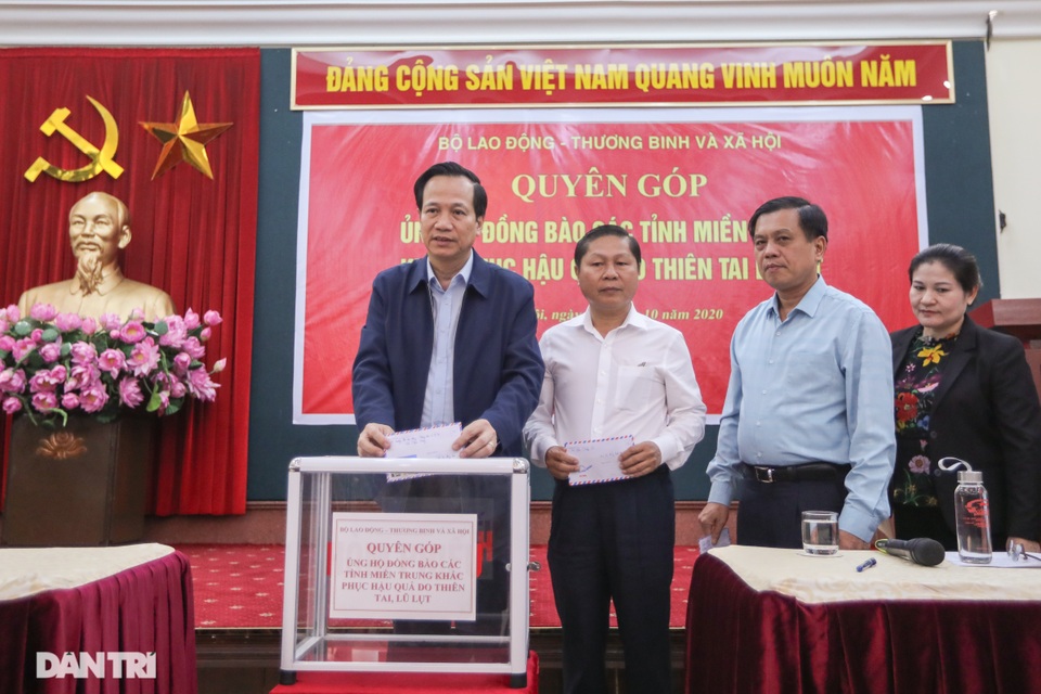 Bộ trưởng Đào Ngọc Dung: “Triệu tấm lòng hướng về khúc ruột miền Trung” - 3 Bộ trưởng Đào Ngọc Dung: “Triệu tấm lòng hướng về khúc ruột miền Trung” - 3