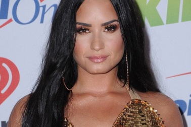 Demi Lovato lộ diện lần đầu kể từ khi cấp cứu vì sốc thuốc