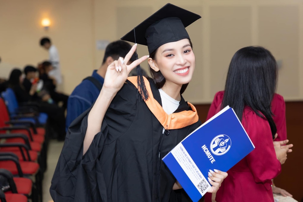 Hoa hậu Tiểu Vy tuổi 23: Sắc vóc gợi cảm, bị đồn hẹn hò tài tử Thái Lan - 4 Hoa hậu Tiểu Vy tuổi 23: Sắc vóc gợi cảm, bị đồn hẹn hò tài tử Thái Lan - 4