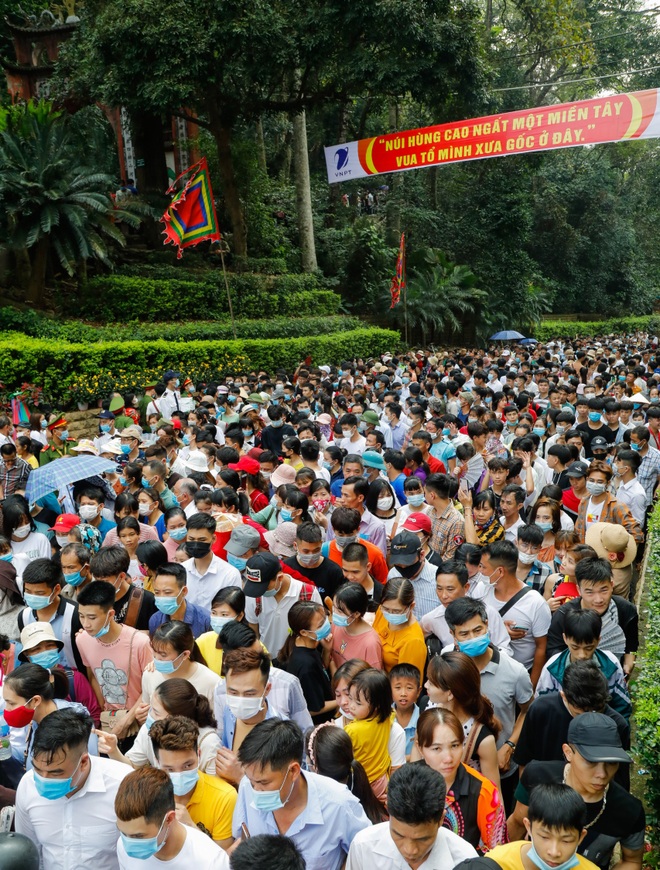Biển người đổ về lễ hội Đền Hùng trong ngày Quốc Giỗ - 5 Biển người đổ về lễ hội Đền Hùng trong ngày Quốc Giỗ - 5