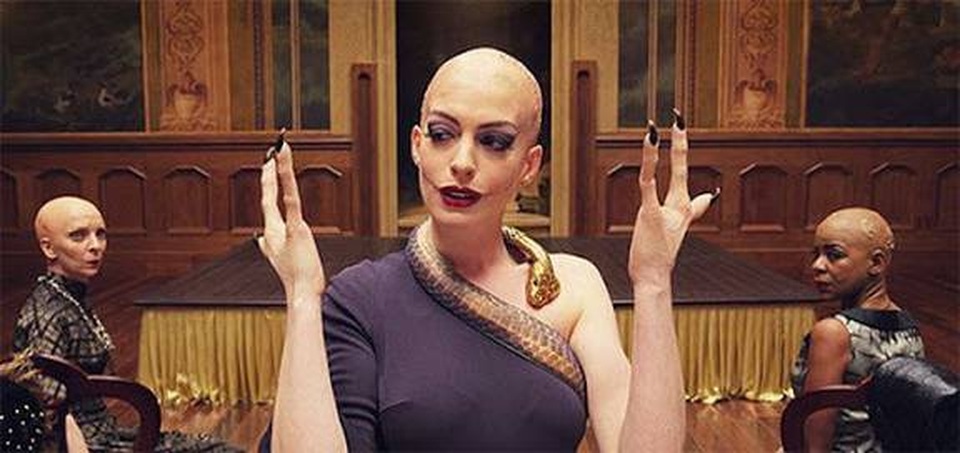 Anne Hathaway xin lỗi vì vai diễn có bàn tay khiếm khuyết gây tổn thương - 4 Anne Hathaway xin lỗi vì vai diễn có bàn tay khiếm khuyết gây tổn thương - 4