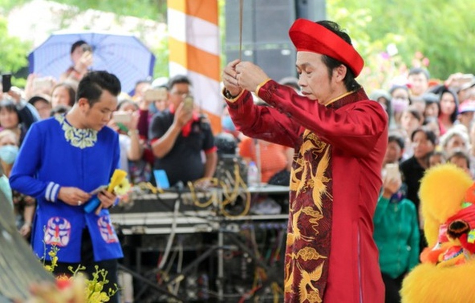 Hoài Linh thông báo không tổ chức Lễ giỗ Tổ Sân khấu vì ngại dịch Covid-19 - 1 Hoài Linh thông báo không tổ chức Lễ giỗ Tổ Sân khấu vì ngại dịch Covid-19 - 1