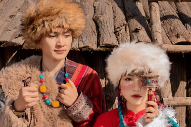 Khách Việt bức xúc vì trang phục ngoại lai Mông Cổ, Tây Tạng tràn ngập Sapa