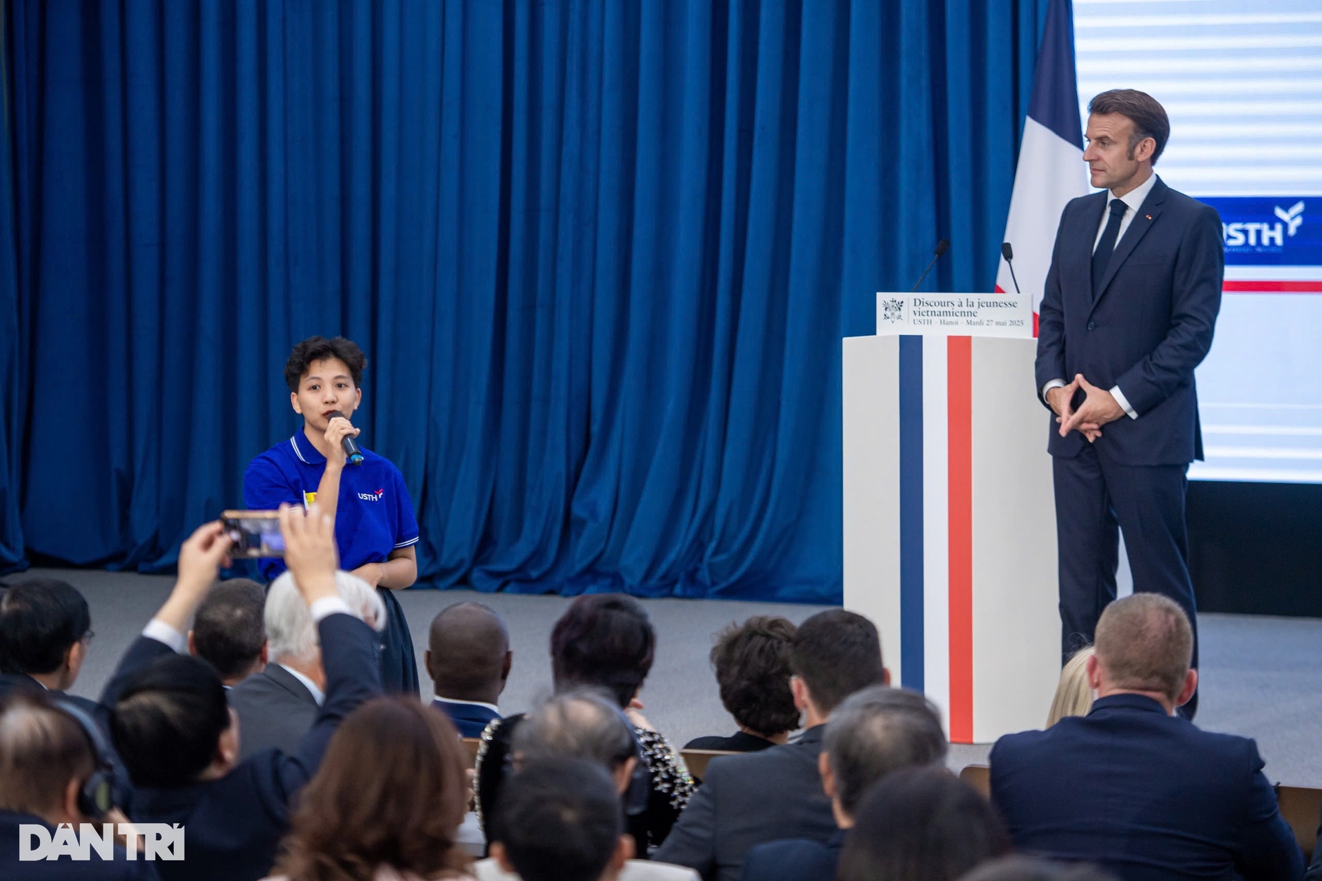 Tổng thống Pháp Emmanuel Macron giao lưu với sinh viên Việt Nam - 7 Tổng thống Pháp Emmanuel Macron giao lưu với sinh viên Việt Nam - 7