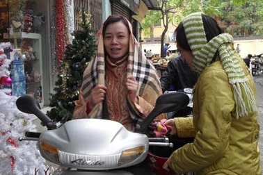 Người Hà Nội gồng mình chống rét