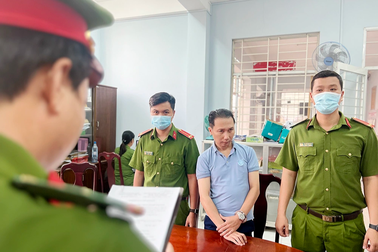 Giám đốc mua bằng đại học răng hàm mặt giả, hành nghề bác sĩ nha khoa