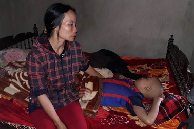 Chảy nước mắt trước tình cảnh cậu học trò nghèo bị ung thư máu