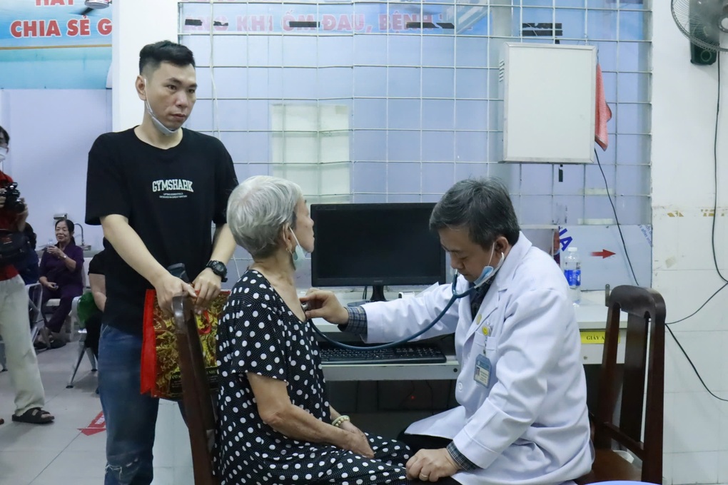 TPHCM huy động 104 bệnh viện, đưa dịch vụ y tế đến tận nhà dân - 1 TPHCM huy động 104 bệnh viện, đưa dịch vụ y tế đến tận nhà dân - 1
