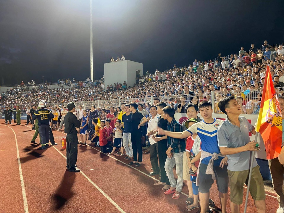 Ban tổ chức sân Hà Tĩnh nhận án phạt nhẹ từ Ban kỷ luật VFF - 1