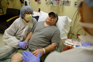 Lần đầu tiên chỉnh sửa gen bằng cách tiêm hàng tỉ "chiếc kéo" phân tử