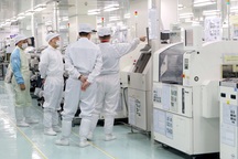 CEO Nguyễn Tử Quảng thị sát nhà máy, khẳng định Bphone 2 sản xuất tại Việt Nam