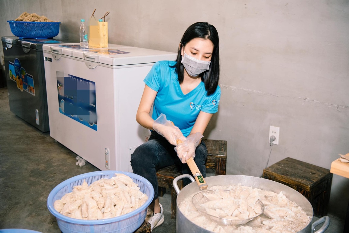 Khoảnh khắc mặt mộc đẹp nhất của Thùy Tiên và các Hoa hậu - 6 Khoảnh khắc mặt mộc đẹp nhất của Thùy Tiên và các Hoa hậu - 6