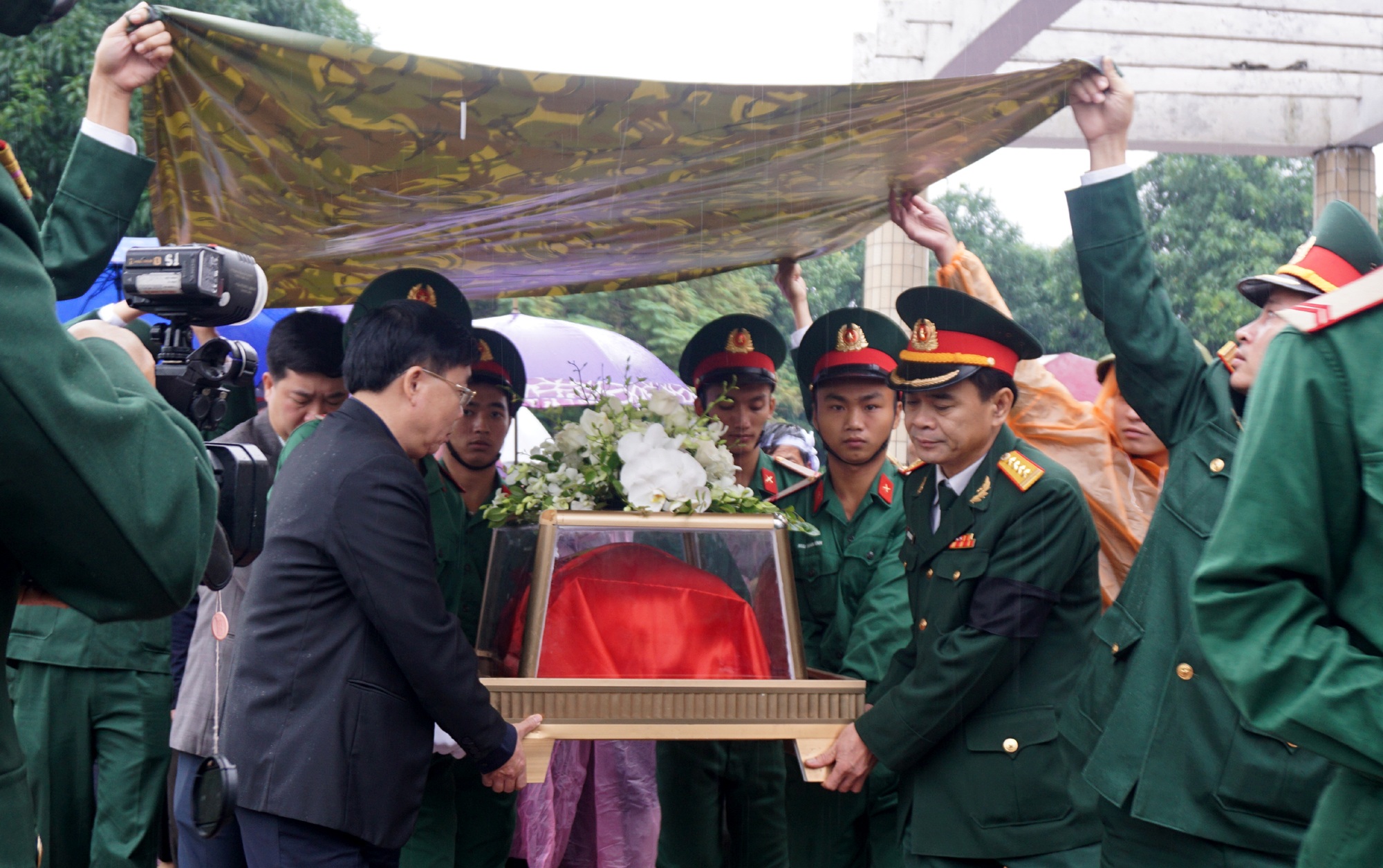 Tang thương Rào Trăng: Các liệt sỹ về đất mẹ trong cơn mưa tầm tã