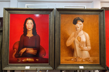 Họa sĩ Nguyễn Khắc Chinh mất gần 2 năm để vẽ tranh "Hoa mào gà"