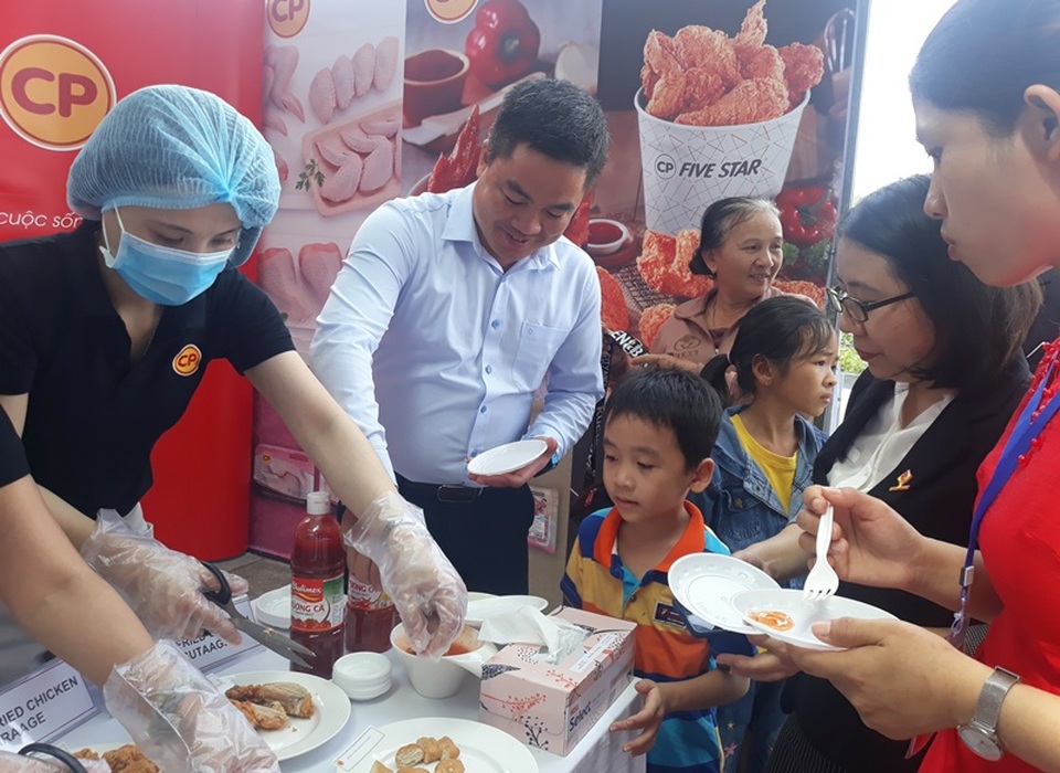 Chuyên gia hiến kế đưa gà ta xuất ngoại - 5 Chuyên gia hiến kế đưa gà ta xuất ngoại - 5