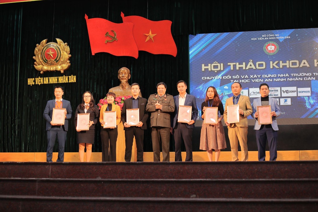 Chuyển đối số - nền tảng để xây dựng trường học thông minh - 2 Chuyển đối số - nền tảng để xây dựng trường học thông minh - 2