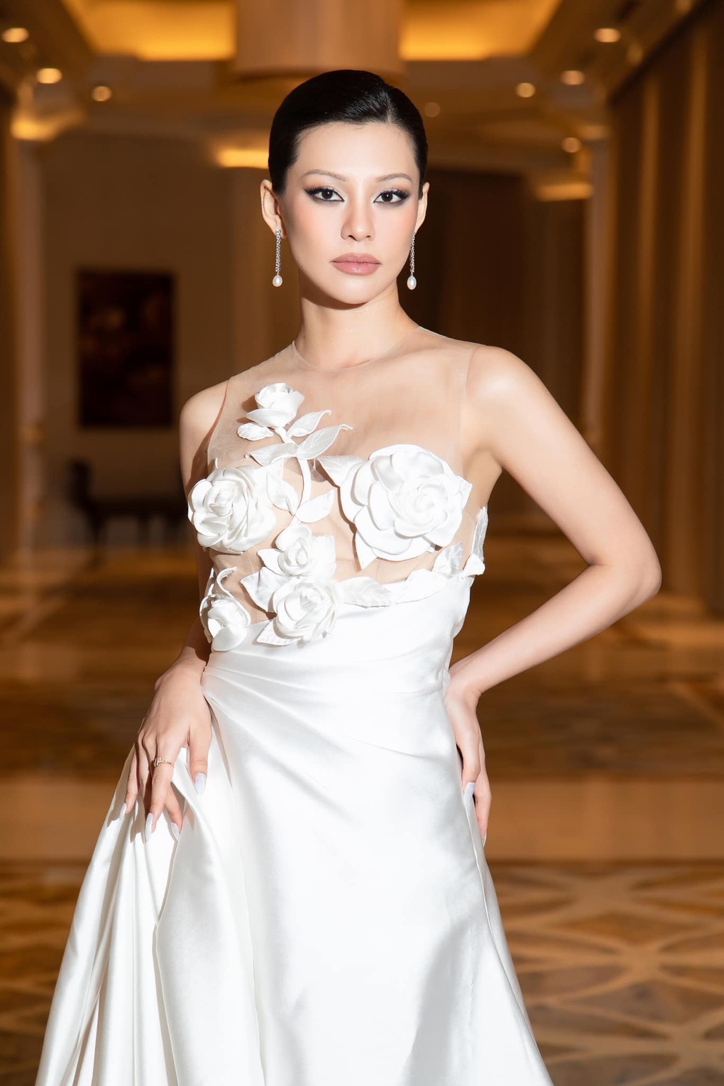 Bùi Lan Hương: Ngày càng gợi cảm, không ngại tình tứ bên Nguyễn Quang Dũng - 13 Bùi Lan Hương: Ngày càng gợi cảm, không ngại tình tứ bên Nguyễn Quang Dũng - 13