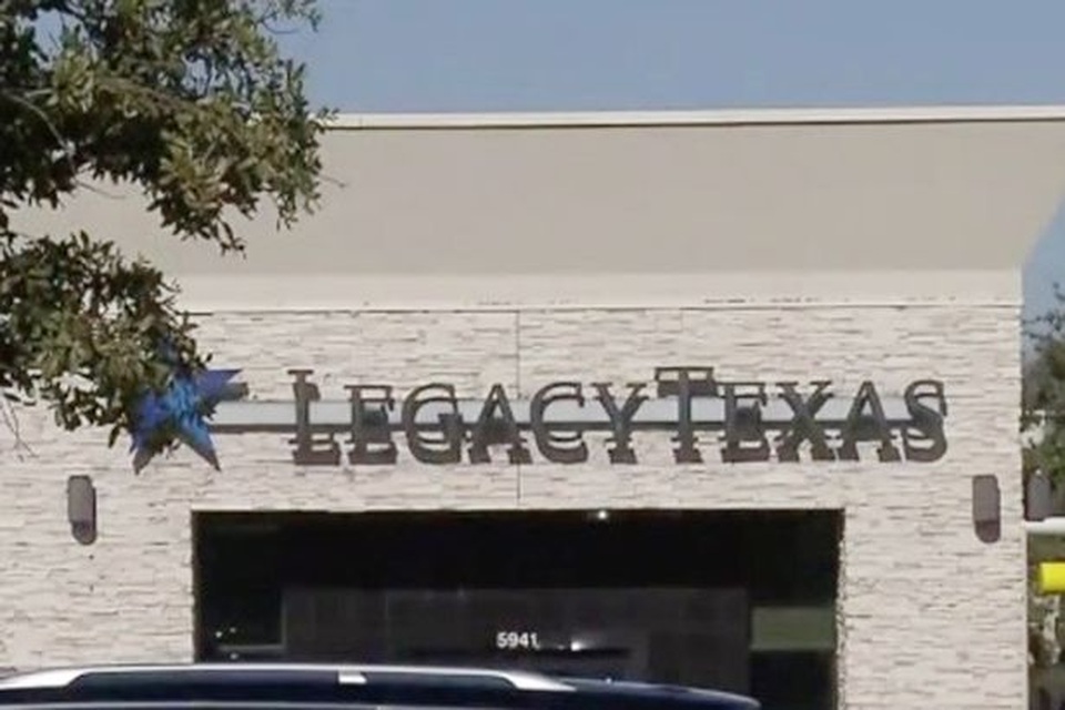 Suýt thành triệu phú vì được ngân hàng gửi nhầm cho 37 triệu USD - 3