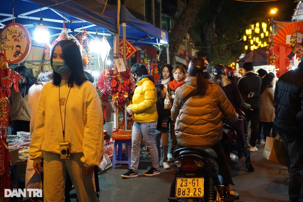 Giới trẻ rủ nhau lên phố chụp hình lưu giữ không khí Tết ở Hà Nội - 2 Giới trẻ rủ nhau lên phố chụp hình lưu giữ không khí Tết ở Hà Nội - 2