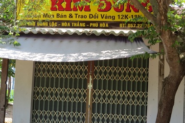 Dùng rựa chém vợ chồng chủ tiệm vàng, cướp hơn 1,5 tỷ đồng