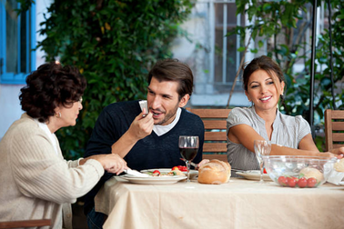 Mẹ chồng vay con dâu hết vàng cưới, còn muốn thâu tóm lương của con trai