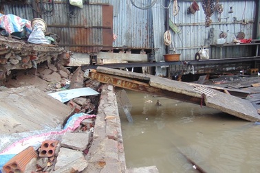 Liên tiếp xảy ra sạt lở, đe dọa đời sống người dân