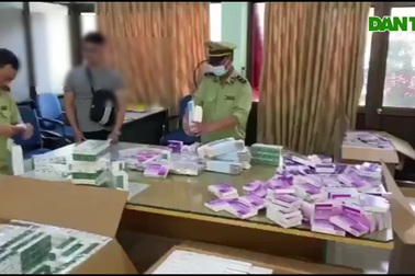 Sốc: Nhập thuốc trôi nổi trên Facebook rồi "tuồn" vào... hiệu thuốc