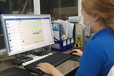 Sinh viên ngành khách sạn đi làm... bảo vệ vì Covid-19