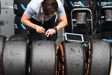 Lốp Pirelli cực mềm sẽ tiếp sức mùa giải F1 2017