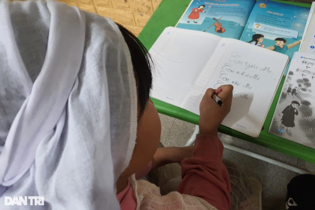 Hai năm nay, đến manh áo mới tôi cũng chưa mua nổi cho các cháu - 2 Hai năm nay, đến manh áo mới tôi cũng chưa mua nổi cho các cháu - 2