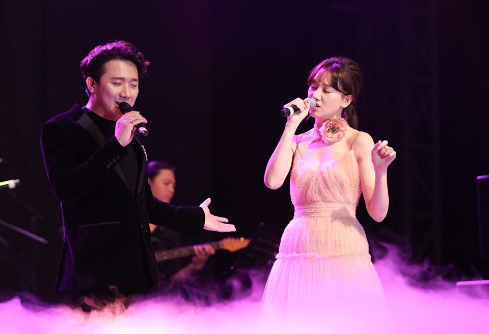 Hồ Ngọc Hà “muốn ngất” trên sân khấu khi song ca cùng Khánh Hà và Hà Trần - 2