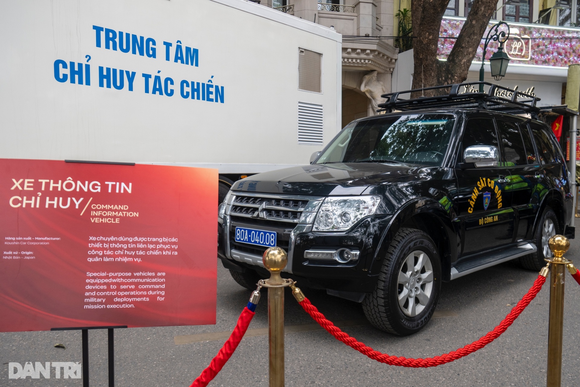 Loạt khí tài, vũ khí, xe bọc thép... được Bộ Công an trưng bày tại hồ Gươm - 11 Loạt khí tài, vũ khí, xe bọc thép... được Bộ Công an trưng bày tại hồ Gươm - 11